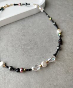 Κολιέ σκούρα χρώματα κρύσταλλα πέρλες.