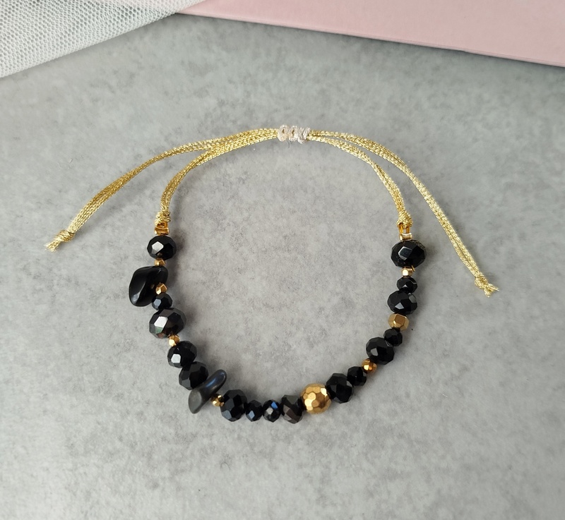 Βραχιόλι μαύρα κρύσταλλα χρυσό κορδόνι