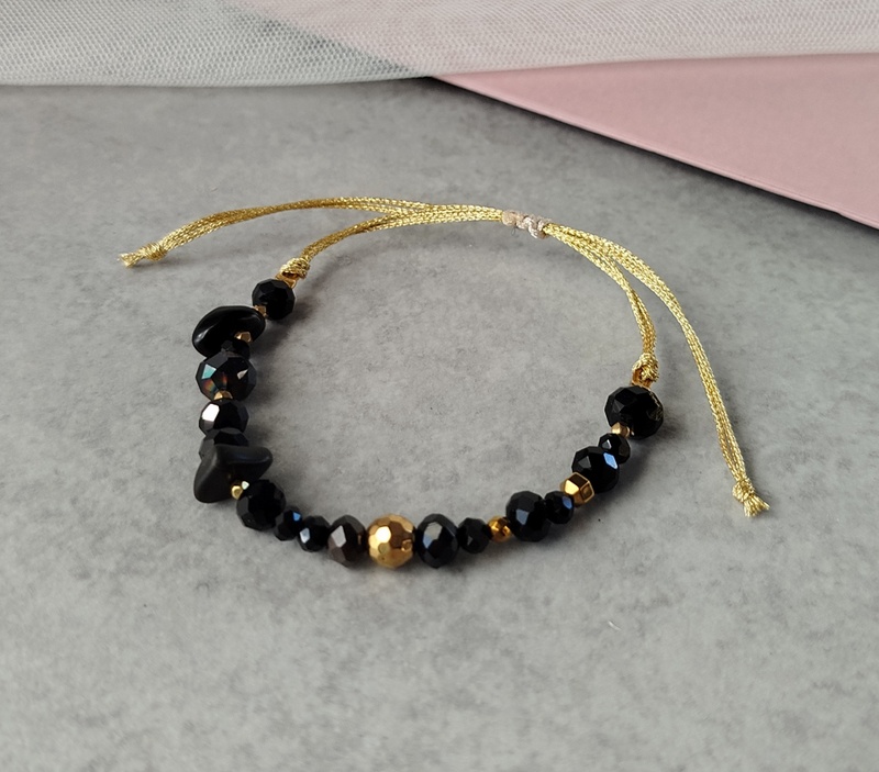 Βραχιόλι μαύρα κρύσταλλα χρυσό κορδόνι