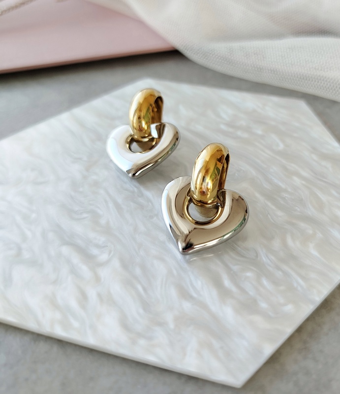 Σκουλαρίκια ατσάλινα δίχρωμα με καρδιά