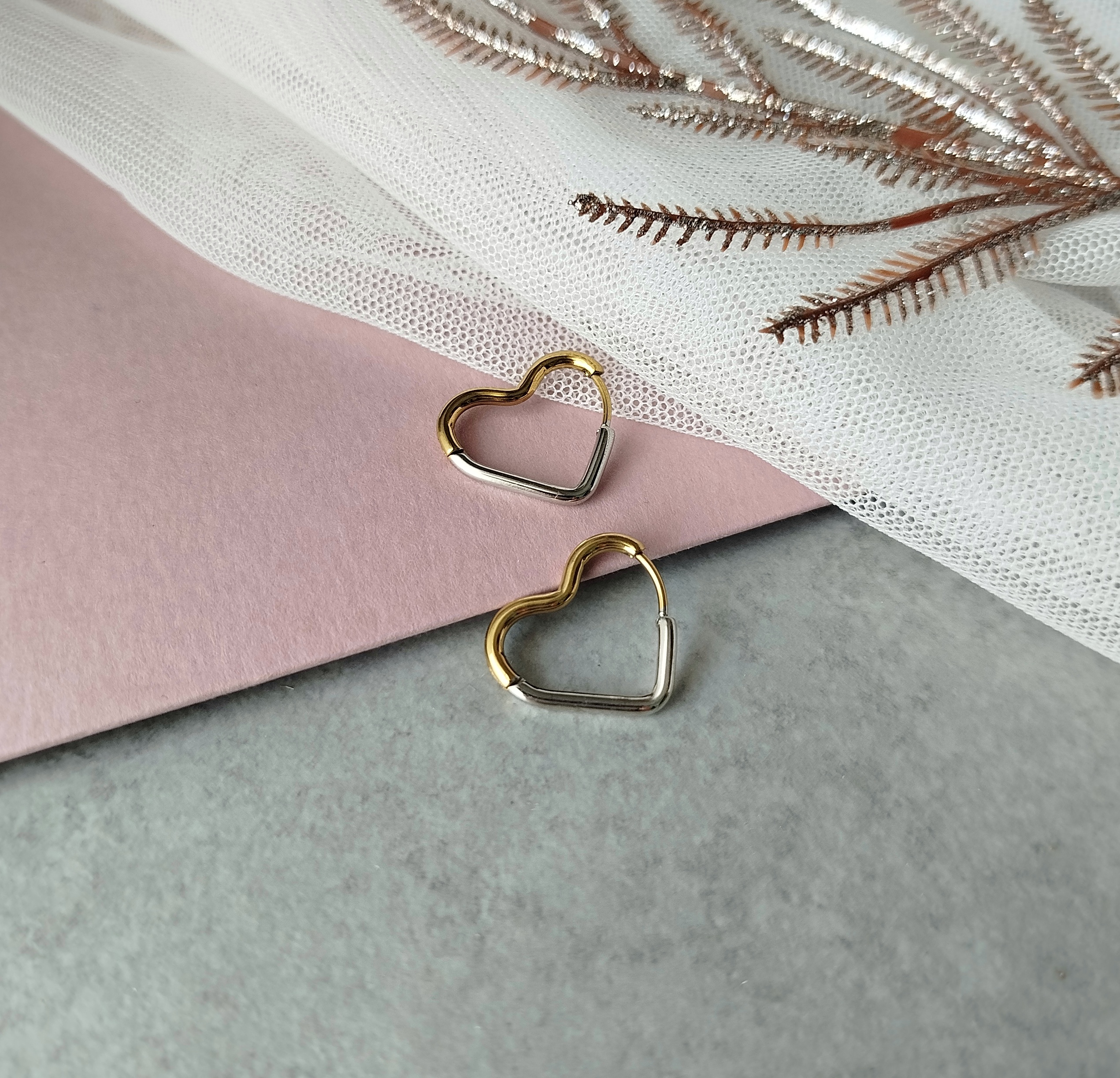 Σκουλαρίκια Ατσάλινα Δίχρωμα Καρδούλες - Image 2