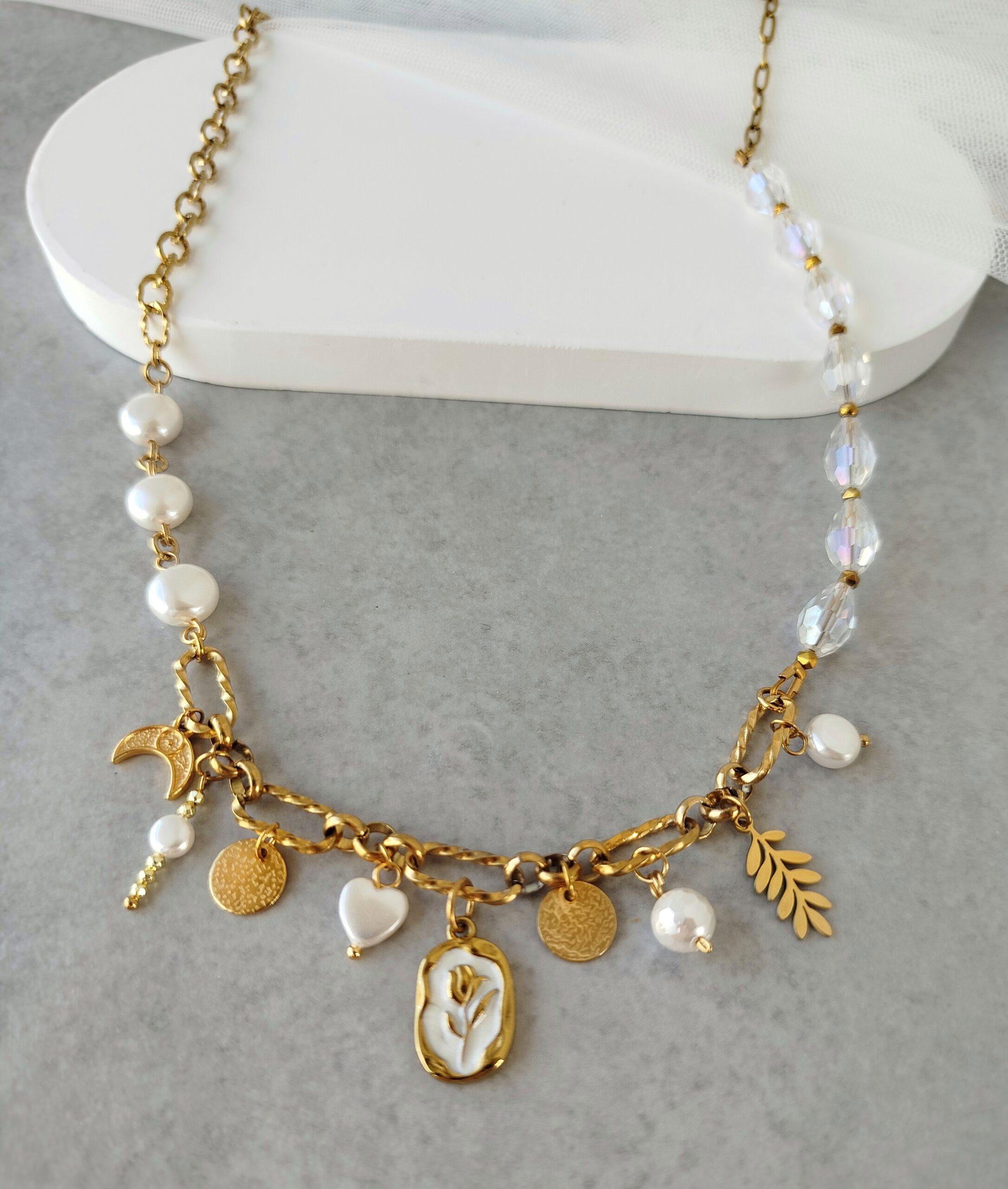 Κολιέ κρύσταλλα πέρλες και charms