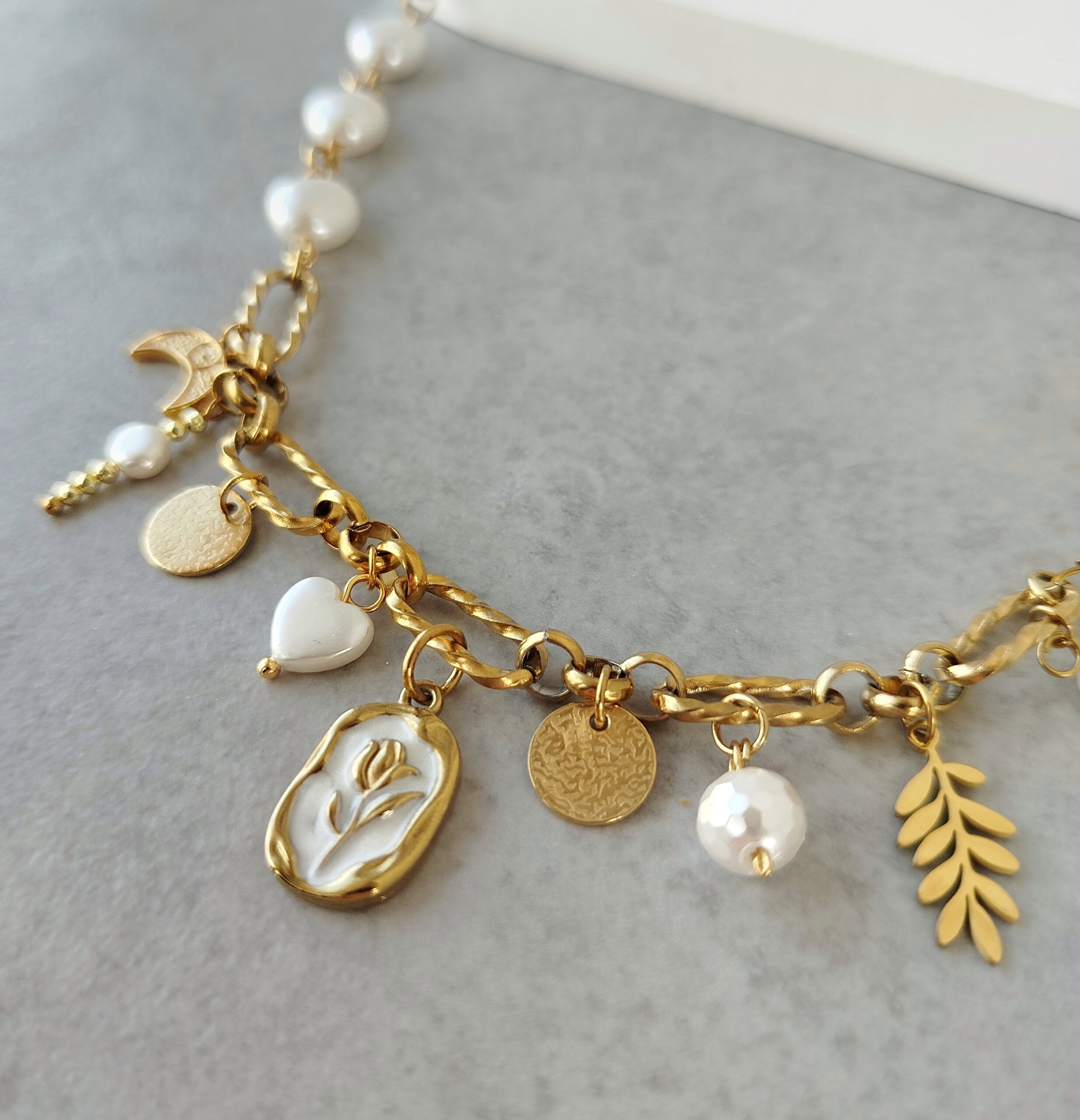 Κολιέ κρύσταλλα πέρλες και charms