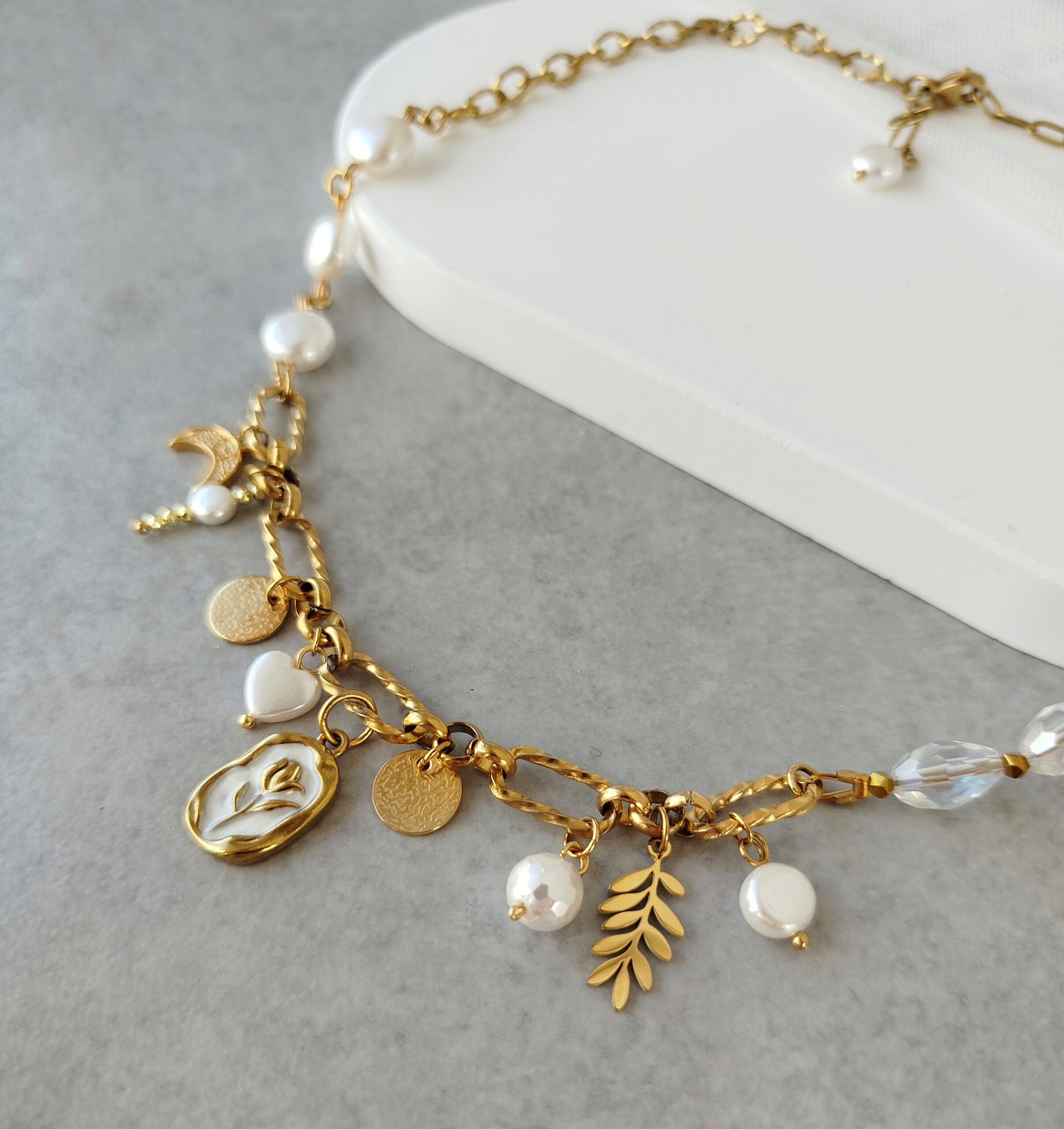 Κολιέ κρύσταλλα πέρλες και charms