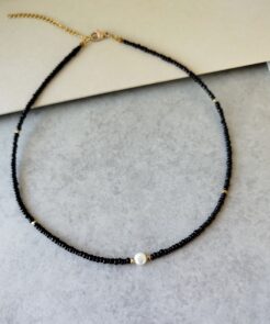Κολιέ με Μαύρες Χάντρες και Πέρλα