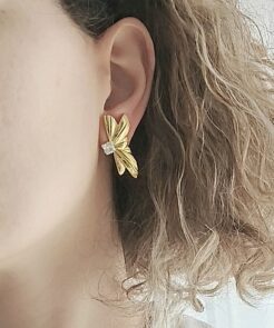 Alternative view of Σκουλαρίκια Ατσάλινα Golden Flowers με Λουλούδι