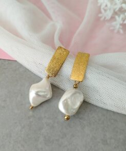 Επιχρυσωμένα σκουλαρίκια με μεγάλες πέρλες