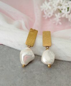 Επιχρυσωμένα σκουλαρίκια με μεγάλες πέρλες