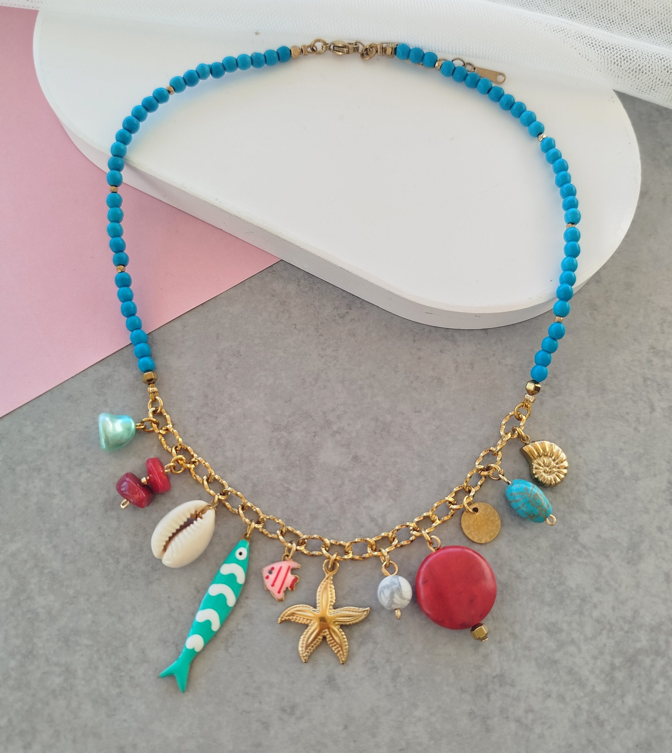 Κολιέ τυρκουάζ πέτρες charms
