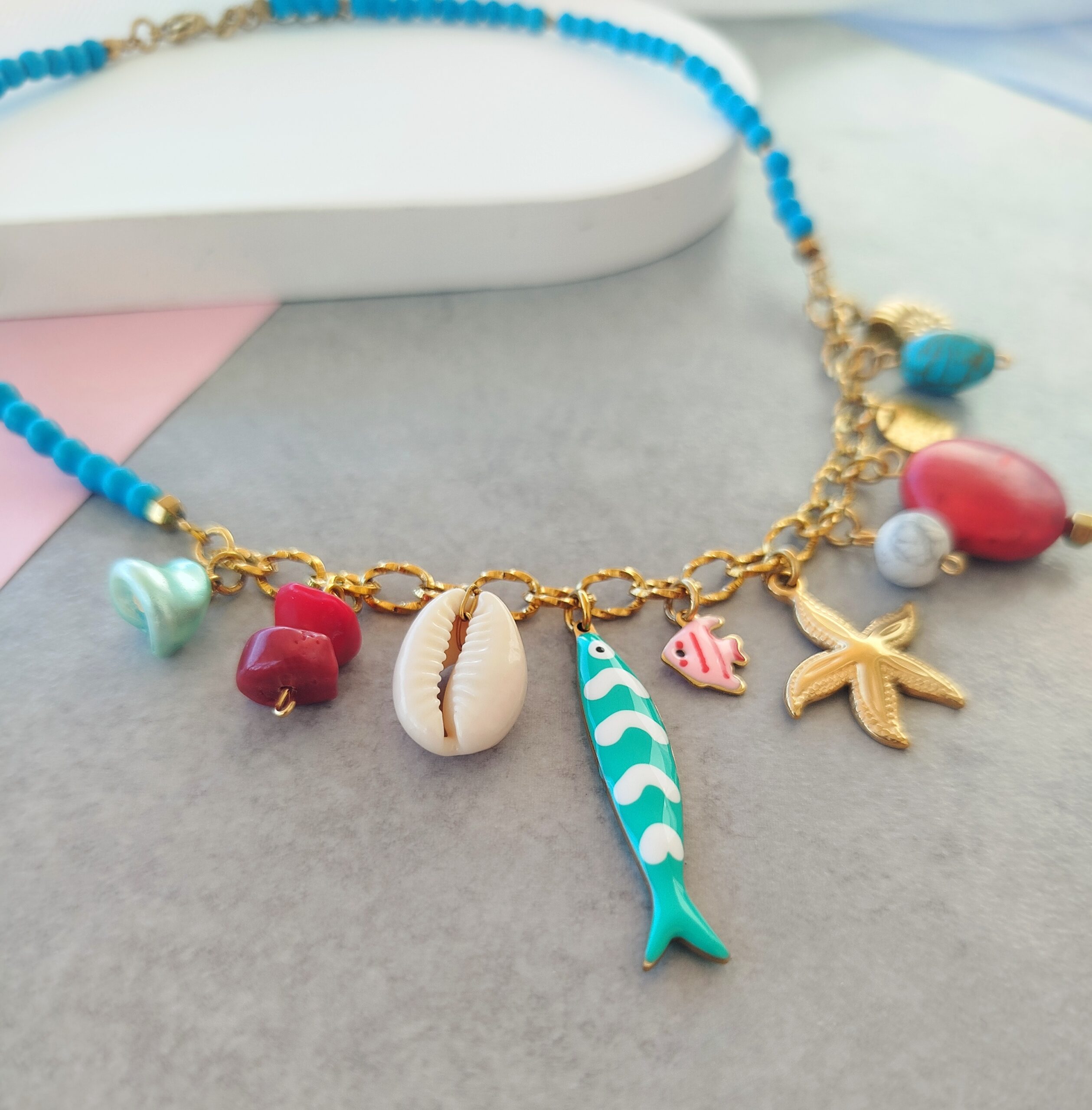 Κολιέ τυρκουάζ πέτρες charms