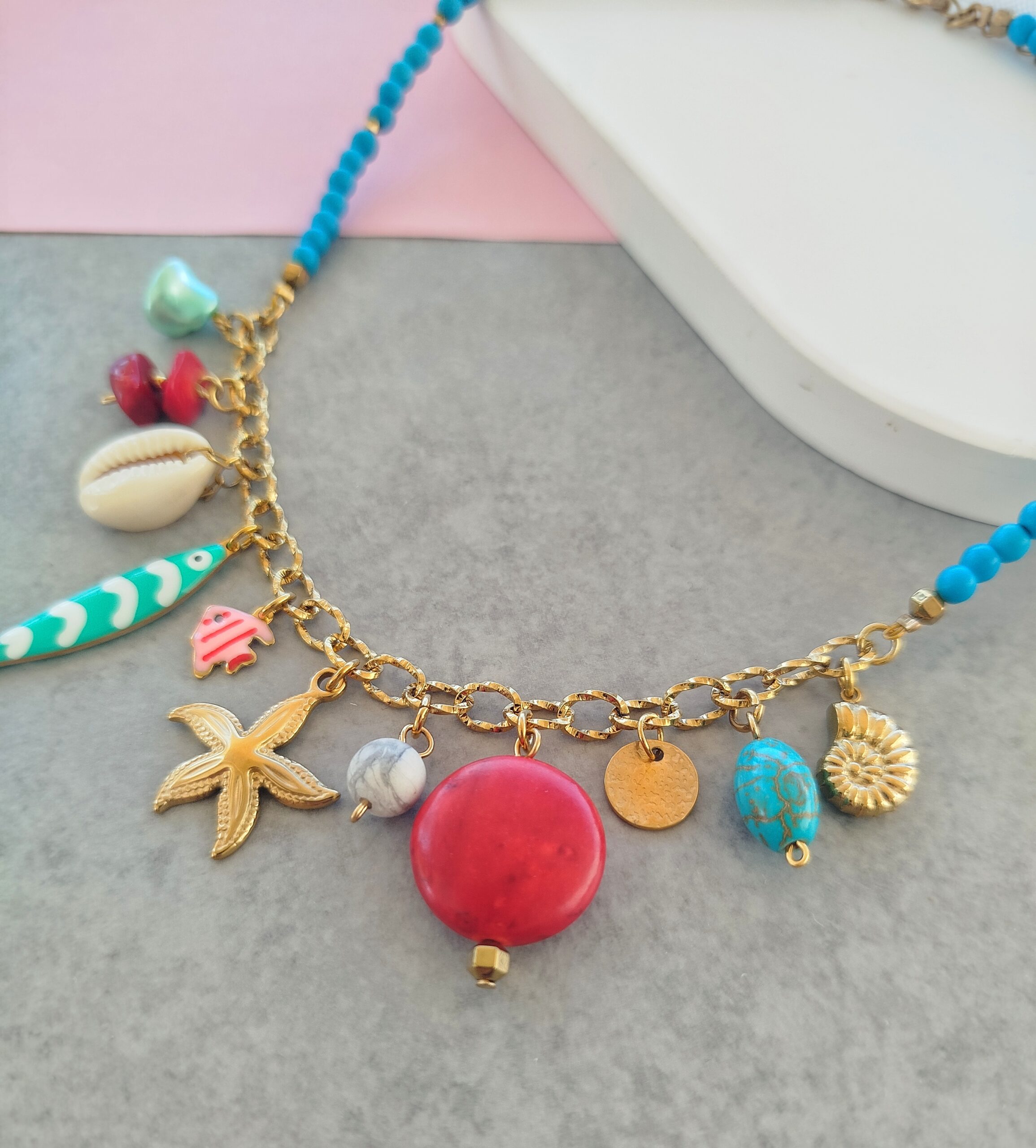 Κολιέ τυρκουάζ πέτρες charms