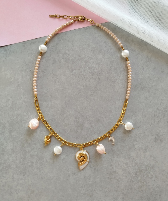 Κολιέ Δήλος με Μπεζ Κρύσταλλα και Charms